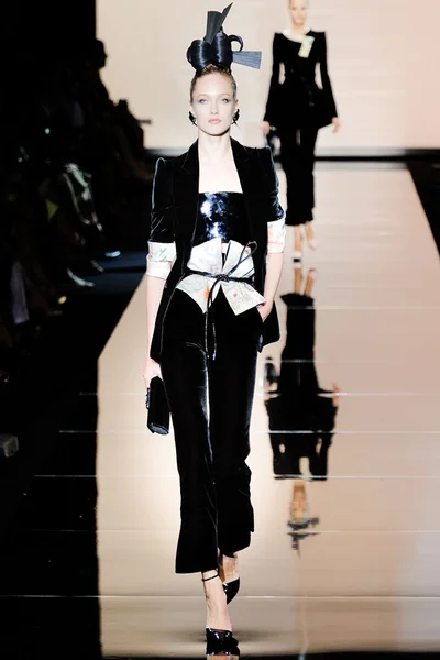 Look 10